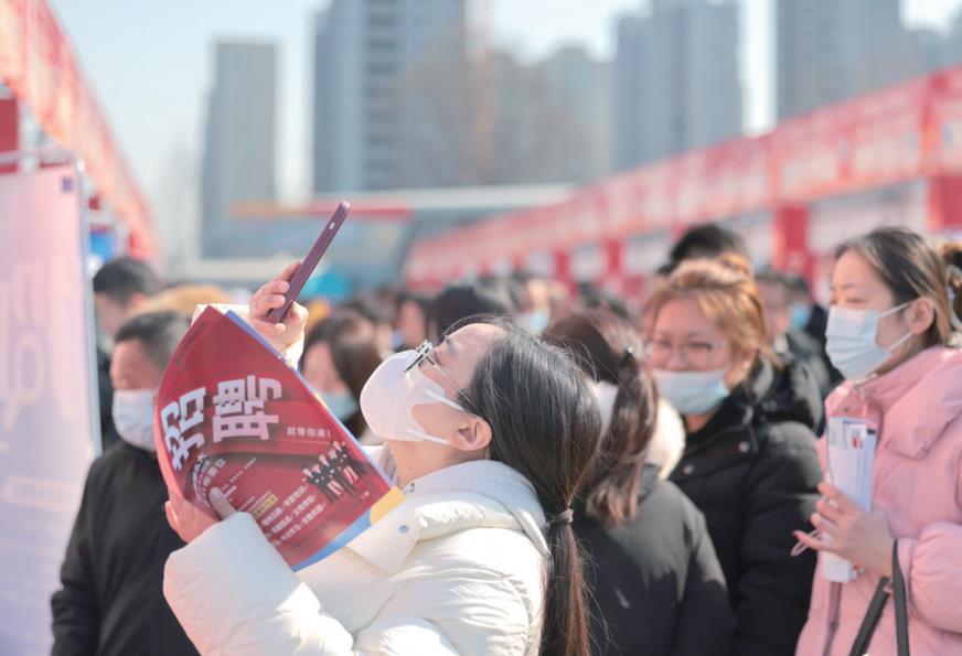 赢博体育网址春风化雨润万家——聊城市2025年“春风行动”启动仪式现场观察(图1)