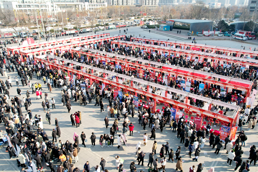 组图丨聊城市2025年“春风行动”启动仪式暨大型招聘活动举行赢博体育app(图1)